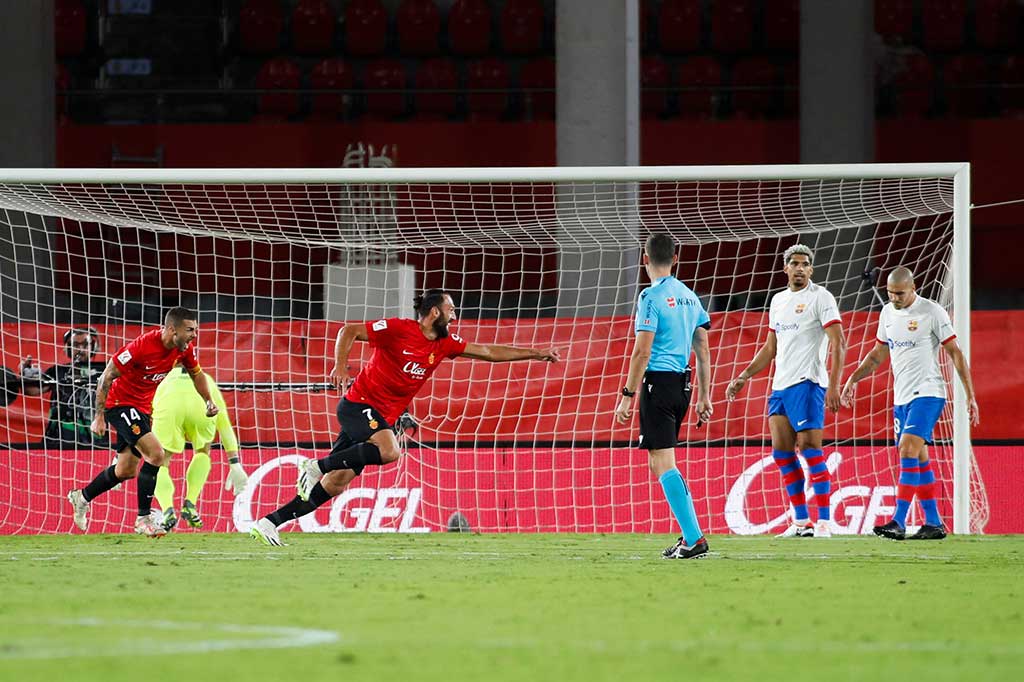 Pada laga ini tuan rumah Mallorca sukses mencuri gol terlebih dahulu melalui Vedat Muriqi memanfaatkan situasi kemelut di depan gawang Barcelona sehingga skor berubah menjadi 1-0 pada menit ke-8.