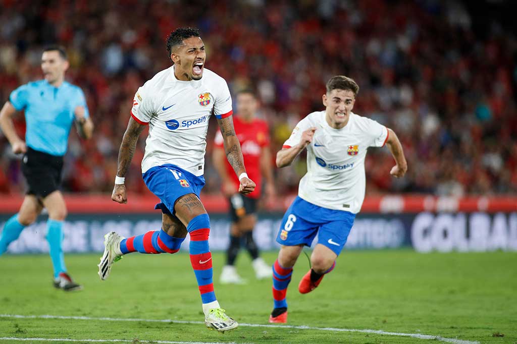 Blaugrana sukses menyamakan kedudukan pada menit ke-41 melalui tendangan Raphinha yang membobol gawang kiper Mallorca Predrag Rajkovic sehingga skor berubah menjadi 1-1.