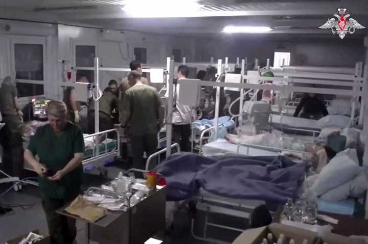 Sebagian besar korban sedang menimbun bahan bakar untuk perjalanan di sepanjang jalan pegunungan yang berkelok-kelok, yang menjadikan wilayah yang secara historis disengketakan itu sebagai satu-satunya penghubung ke Armenia.