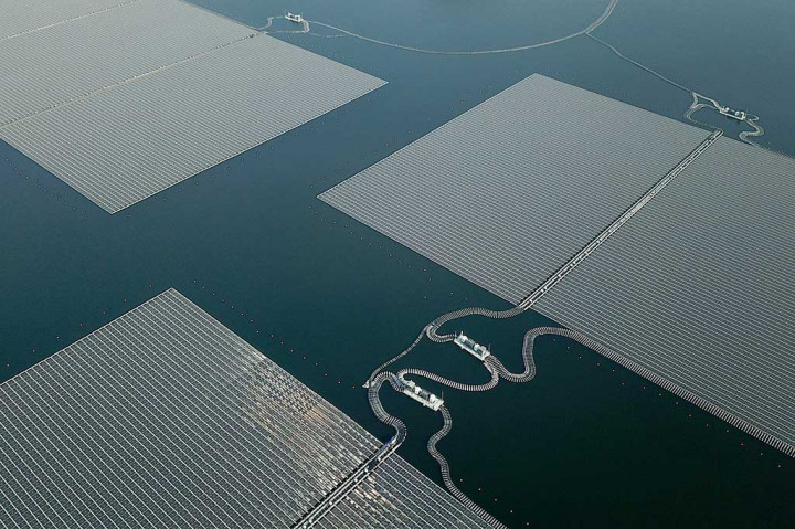 PLTS terapung yang digadang-gadang menjadi yang terbesar se-Asia Tenggara tersebut memiliki kapasitas 192 megawatt peak (MWp) dan akan segera diuji coba pada Oktober mendatang sebelum diresmikan Presiden Joko Widodo pada November 2023.