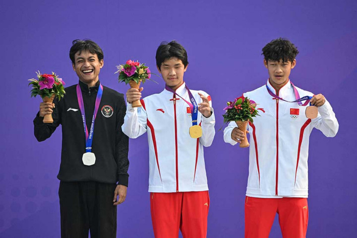Skater asal Bali itu sekaligus mempertahankan medali perak yang ia raih di Asian Games 2018 Jakarta-Palembang setelah mengumpulkan akumulasi poin 200,63.