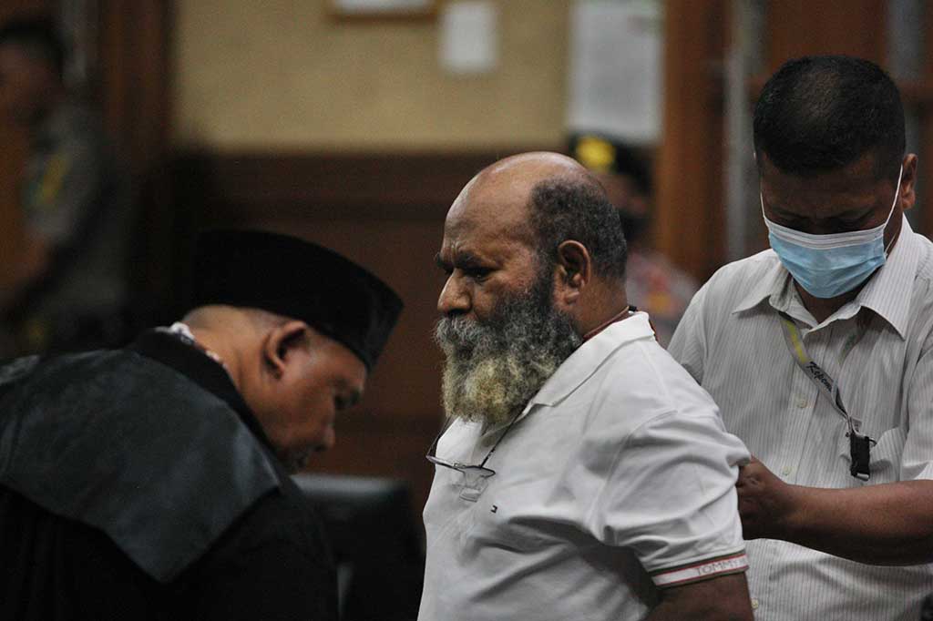 Gubernur nonaktif Papua Lukas Enembe memohon kepada majelis hakim Pengadilan Tindak Pidana Korupsi (Tipikor) pada Pengadilan Negeri (PN) Jakarta Pusat, untuk dibebaskan dari segala dakwaan dan meminta rekening keluarganya dibuka dari pemblokiran.