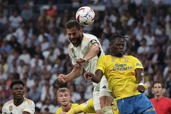 Madrid menjalani pertandingan tanpa insiden untuk unggul satu poin dari Barcelona.