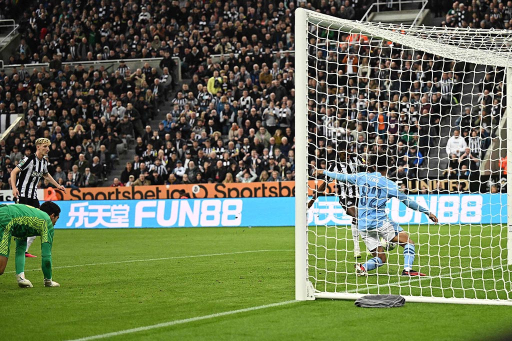 Erling Haaland ditinggalkan di bangku cadangan oleh pelatih City Pep Guardiola selama 90 menit penuh dan kehadirannya dilewatkan dalam penampilan ompong.