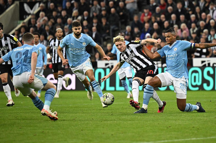 City memenangkan treble Liga Champions, Liga Premier, dan Piala FA musim lalu, tetapi impian apa pun untuk melampaui prestasi itu dengan meraih empat gelar yang belum pernah terjadi sebelumnya harus segera berakhir.