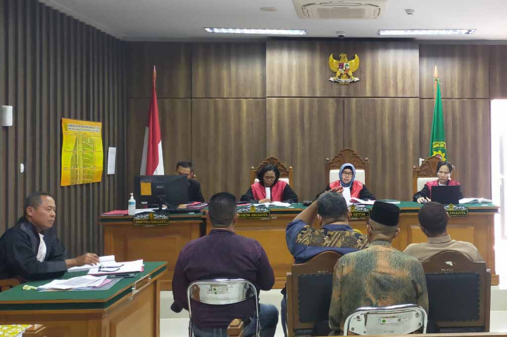 Seorang pengelola Yayasan Kujang Pusaka Karuhun (KPK) berinisial AS, warga Kampung Cintamanah, Kelurahan Singkup, Kecamatan Purbaratu, Kota Tasikmalaya, Jawa Barat telah melakukan penipuan dan pemalsuan dokumen hingga berujung banyaknya korban. Penipuan yang dilakukan oleh terdakwa bermodus akan meminjamkan modal kepada korban sebesar Rp30 miliar dan bonus Rp5 miliar.