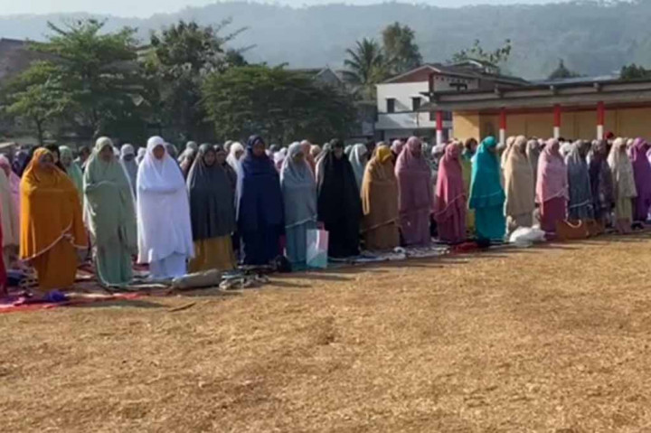 Bahkan di wilayah Sukabumi selatan tercatat lokasi yang sering dilanda kebakaran hutan dan lahan. Pihaknya memperkirakan lahan yang sudah terbakar mencapai lebih dari 30 hektare lahan. 