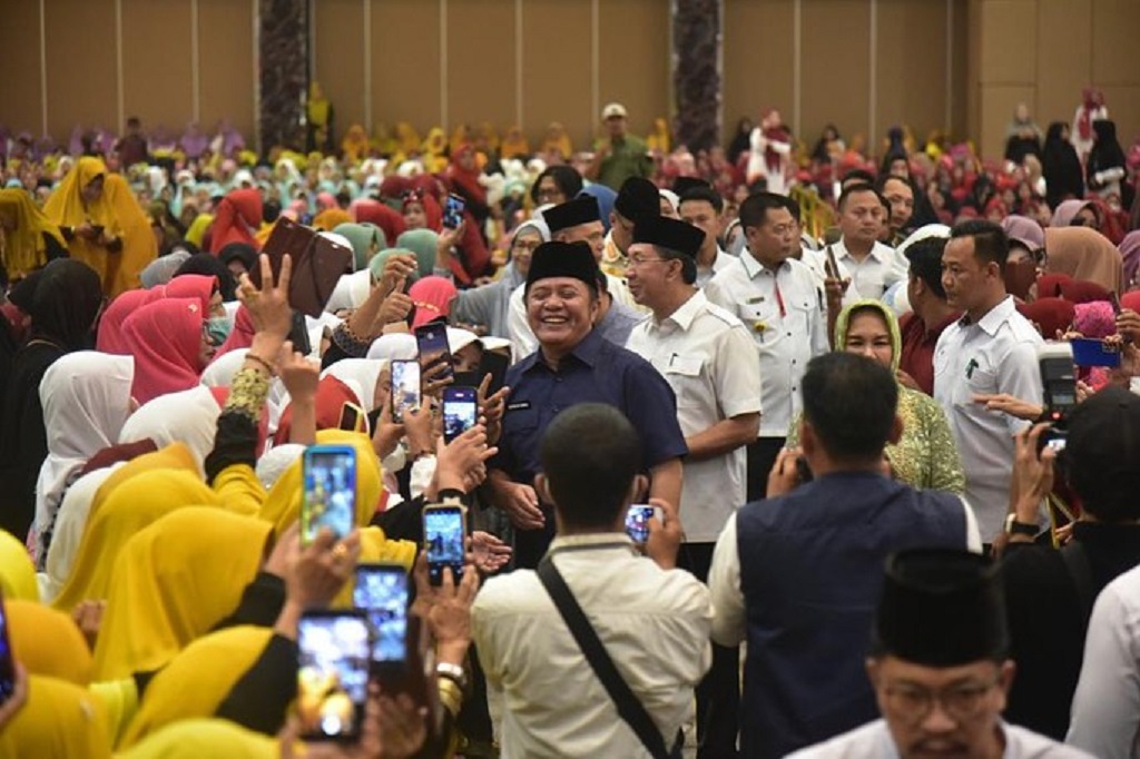 Karenanya, Herman Deru mengajak masyarakat Sumsel untuk meneladani kemuliaan sifat Nabi Muhammad SAW pada kehidupan sehari-hari serta bermanfaat bagi sesama dan bertoleransi dalam perbedaan.