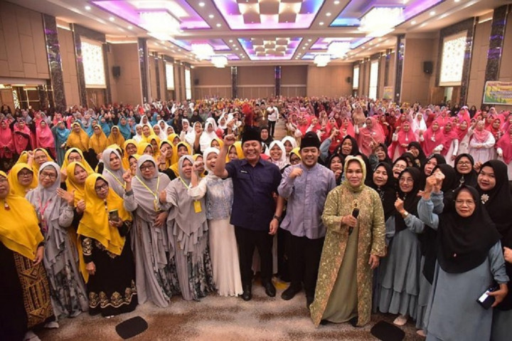 Menurut Herman Deru peringatan hari kelahiran biasanya dirayakan untuk orang-orang terkasih. Demikian pula dengan peringatan Maulid Nabi Muhammad SAW.