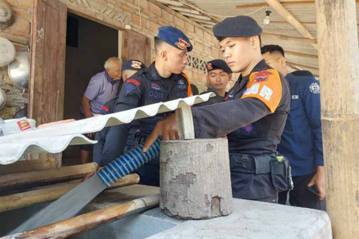 Menurut dia, kekeringan di sejumlah dusun kawasan lereng Gunung Merapi, sudah memuncak beberapa minggu terakhir ini. Selain untuk kebutuhan mandi warga, maka butuh ekstra air bersih untuk ternak milik warga, agar kebutuhan air bisa tercukupi.