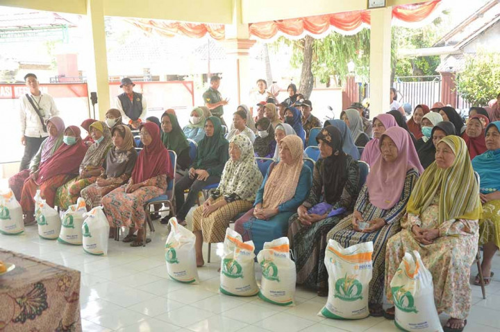 Sebanyak 86.720 keluarga di Kabupaten Sidoarjo, Jawa Timur telah menerima bantuan pangan beras 10 kilogram tahap 2.