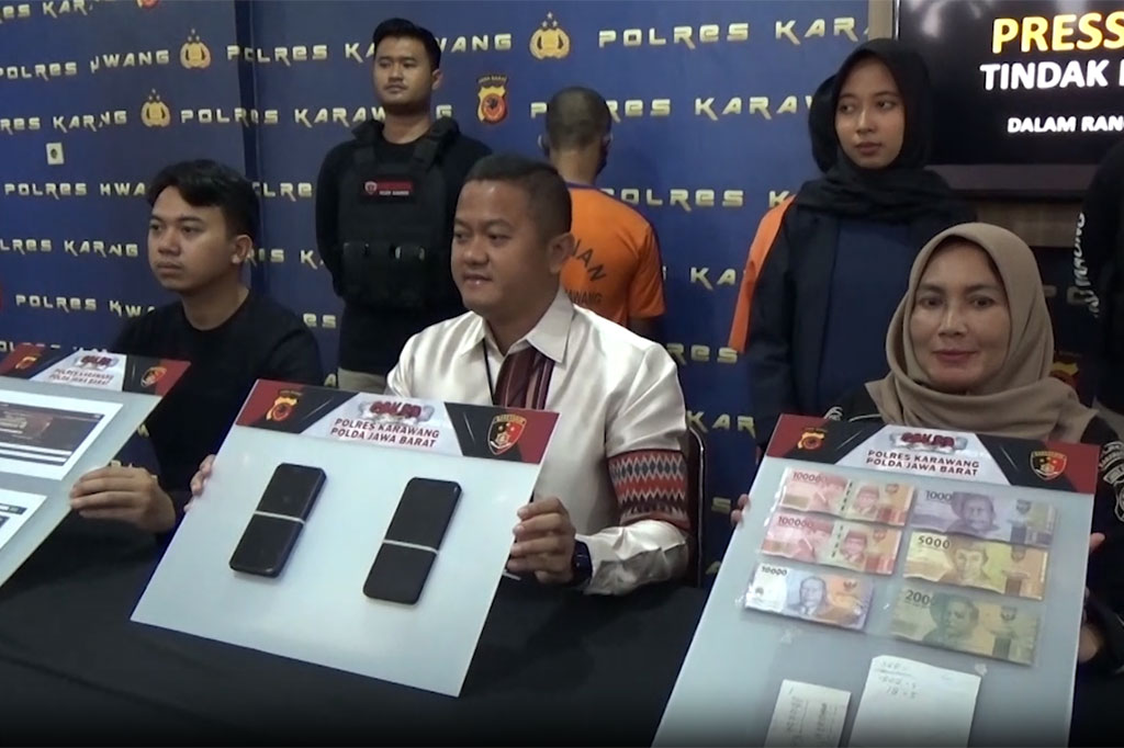 Tak hanya kaum pria, para korban judi onlione ini ternyata mayoritas yakni kaum perempuan. Pelaku mengiming-imingi para korban untuk ikut judi online dengan keuntungan yang besar jika dapat menang. 