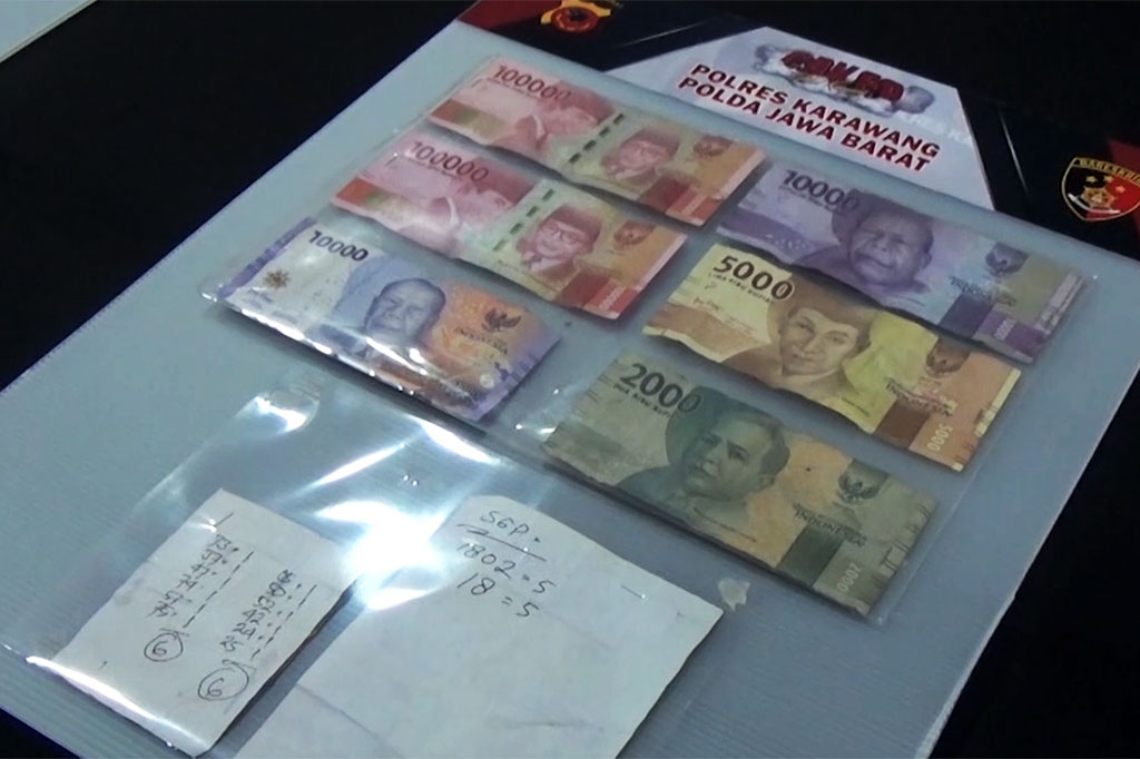 Akibat perbuatannya pelaku terancam hukuman maksimal 9 tahun penjara, karena telah melanggar pasal 303 kuh pidana. Untuk pemeriksaan lebih lanjut pelaku kini ditahan di rutan Mapolres Karawang.