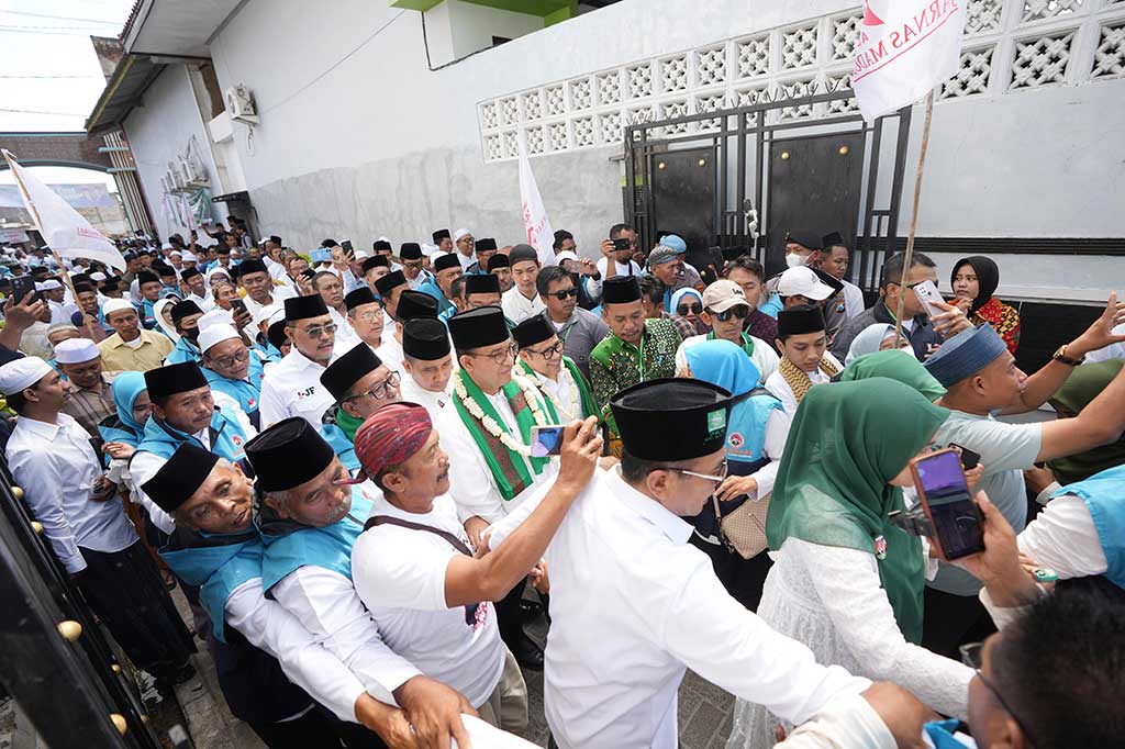 Pasangan bakal calon presiden-bacawapres Anies Baswedan-Muhaimin Iskandar (AMIN) menghadiri Maulid Nabi Muhammad SAW dan silaturrahim bersama ulama, habaib, kyai, nyai, dan warga NU Madura di Pondok Pesantren Ar-Raudhah, Sumenep, Pulau Madura, Jawa Timur, Jumat, 29 September 2023. 