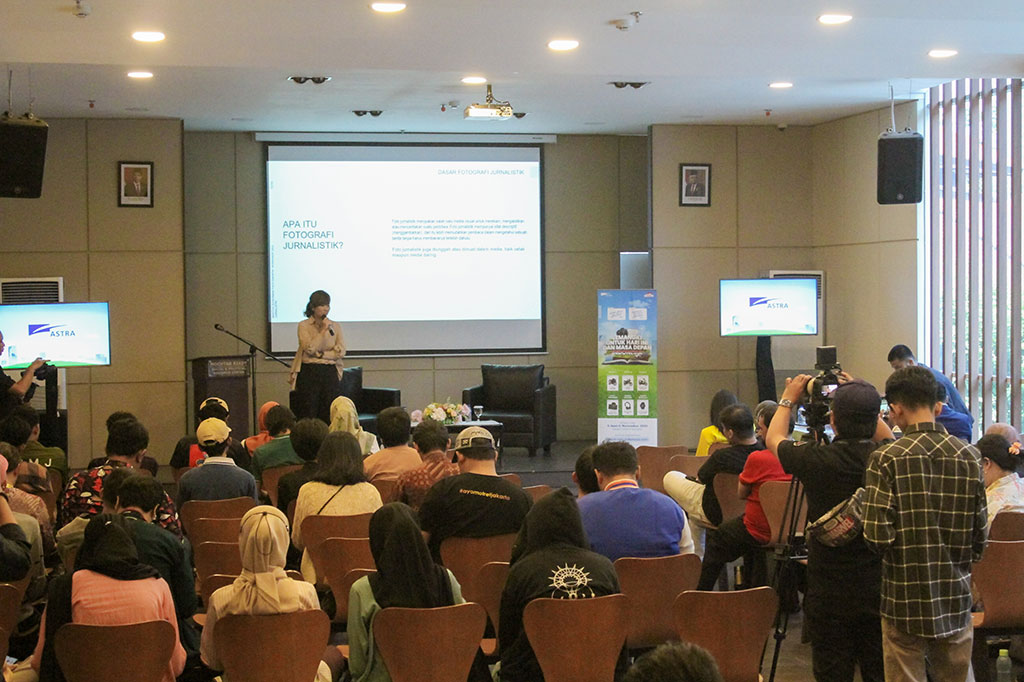 Sementara itu, tulisan-tulisan yang bisa diikutsertakan untuk mengikuti APA adalah yang menceritakan kisah inspiratif tentang usaha dan kegiatan yang dilakukan para penerima apresiasi SATU Indonesia Awards, tokoh penggerak Kampung Berseri Astra atau Desa Sejahtera Astra dalam menjaga kehidupan keberlanjutan dengan berkontribusi untuk memajukan masyarakat sekitarnya.