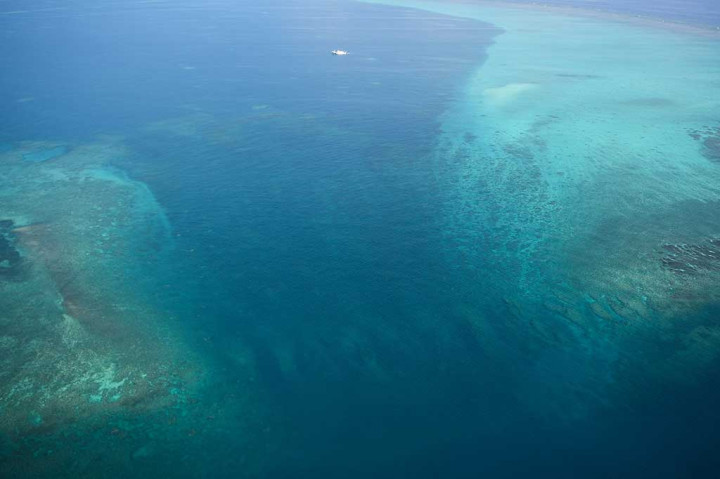 Manila telah menyatakan kemarahan mereka atas penempatan penghalang berbentuk bola yang panjang di dekat singkapan batu tersebut, sekitar 200 km dari Filipina. 