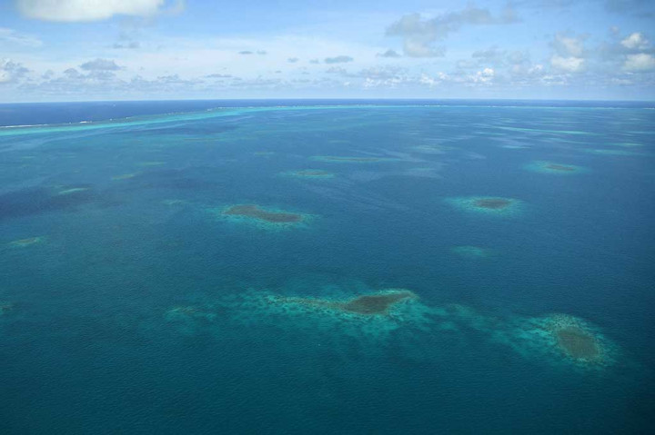 Beijing mengklaim bahwa Pulau Huangyan, juga dikenal sebagai Scarborough Shoal adalah bagian tak terpisahkan dari wilayah Tiongkok, dan mereka memiliki kedaulatan mutlak atas Pulau Huangyan dan perairan sekitarnya. 