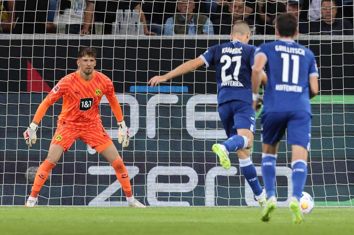 Tuan rumah berhasil menyamakan kedudukan lewat eksekusi penalti Andrej Kramaric, setelah sebelumnya Matt Hummels melanggar Anton Stach. Skor sama kuat 1-1 pada menit ke-25.