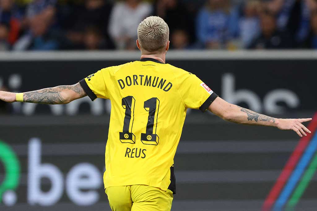 Pada waktu tambahan babak pertama, Dortmund kembali berhasil berbalik unggul melalui gol yang dilesakkan Marco Reus memanfaatkan kemelut di depan gawang Hoffenheim. Skor 2-1 bertahan hingga jeda.
