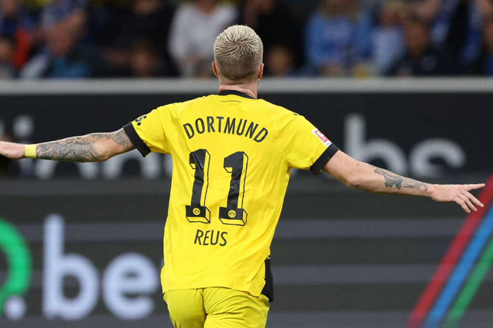 Pada waktu tambahan babak pertama, Dortmund kembali berhasil berbalik unggul melalui gol yang dilesakkan Marco Reus memanfaatkan kemelut di depan gawang Hoffenheim. Skor 2-1 bertahan hingga jeda.