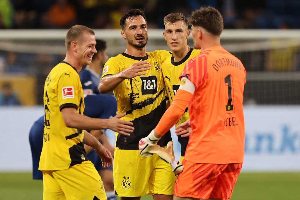 Dortmund berada di peringkat pertama klasemen sementara Liga Jerman dengan torehan 14 poin dari enam pertandingan, sedangkan Hoffenheim menempati posisi keenam dengan raihan 12 poin.