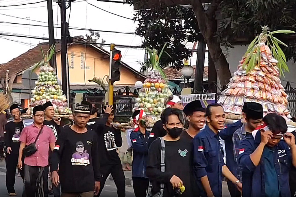 Tradisi unik ini rutin dilakukan oleh masyarakat setiap bulan Maulid sebagai ajang silaturahmi masyarakat dan memperkuat gotong royong antarwarga. Kirab tersebut juga akan terus digelar oleh masyarakat, pada setiap bulan Maulid, untuk mempertahankan tradisi leluhur.