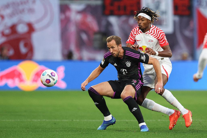 Bayern menyamakan kedudukan tak lama kemudian, Musiala membawa bola ke tengah lapangan dan memberikannya kepada Sane, yang mengarahkan bola ke sudut bawah.