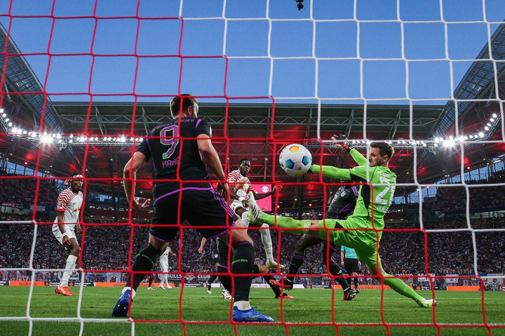 Leipzig unggul 2-0 dan melaju di babak pertama berkat gol dari Lois Openda dan Castello Lukeba, tetapi Kane mengonversi penalti di awal babak kedua untuk memberi harapan bagi timnya.