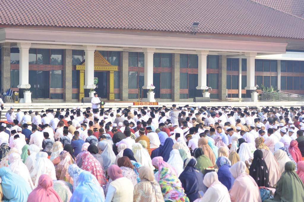 Selain karhutla dan kabut asap, dampak lain yang ditimbul akibat kemarau menyebabkan tidak produktifnya lahan pertanian akibat kekurangan pasokan air.