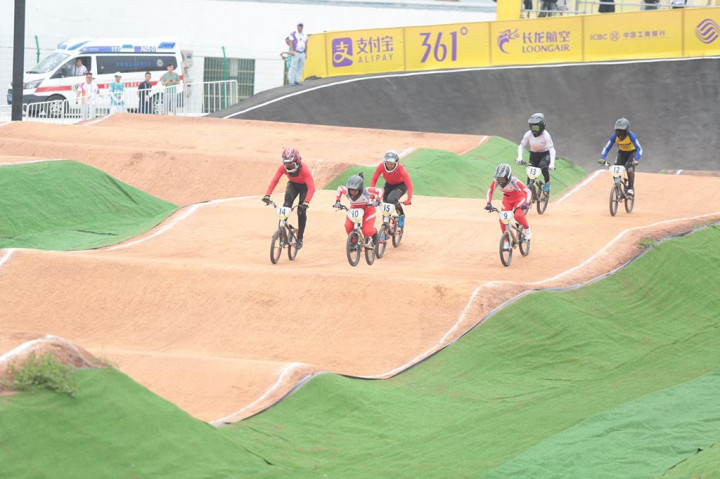 Tim Indonesia kembali menambah perolehan satu medali emas dan satu perunggu melalui cabang olahraga balap sepeda disiplin BMX putri di ajang Asian Games 20233, Minggu, 1 Oktober 2023. 