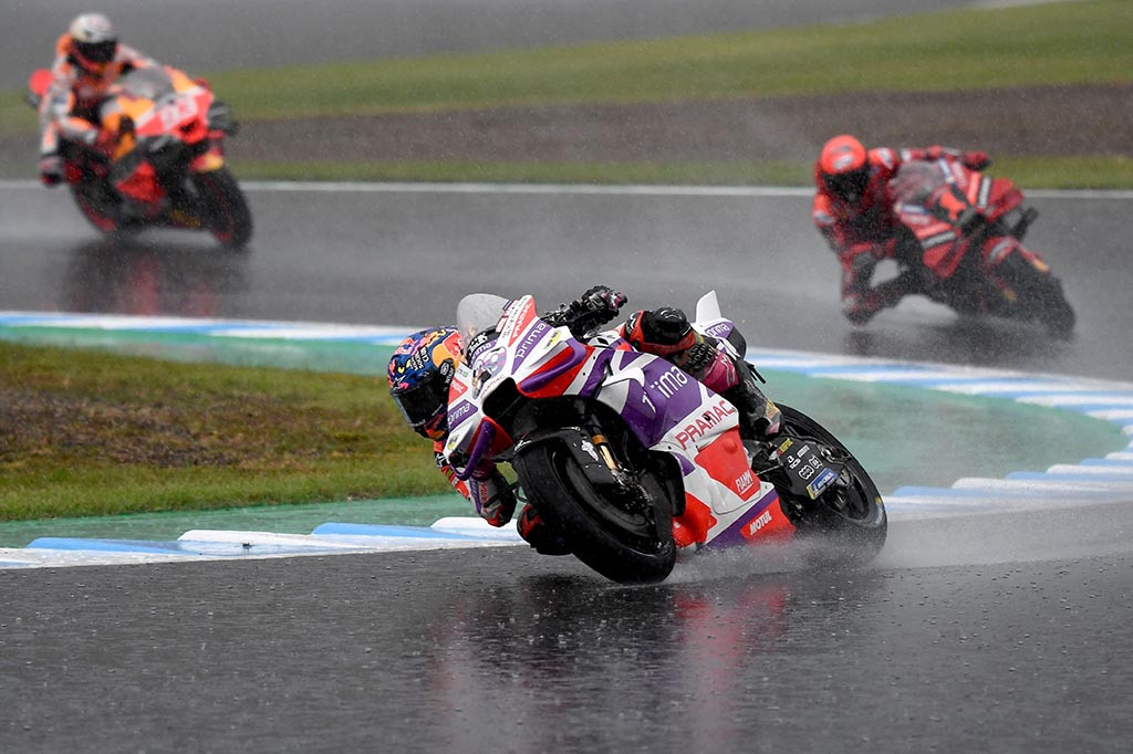 Bagnaia berada di urutan kedua dan Marc Marquez di posisi ketiga, meninggalkan duo terdepan untuk memperebutkan mahkota tahun ini dengan enam balapan tersisa.