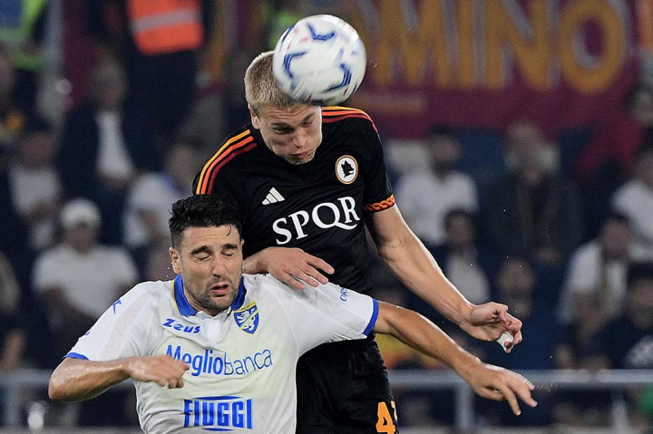 Roma yang terus menekan Frosinone akhirnya mendapatkan gol kedua pada menti ke-83. Lorenzo Pellegrini yang tak terkawal berhasil menjangkau umpan tendangan bebas Dybala untuk mengubah skor menjadi 2-0.