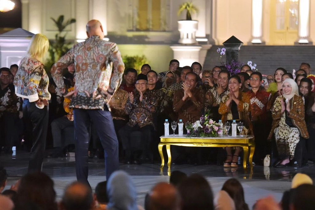 Acara itu melibatkan 503 orang peraga istimewa, termasuk para perwakilan kerajaan, pimpinan lembaga negara, duta besar, para menteri kabinet, perwakilan kementerian/lembaga, figur publik, dan model.