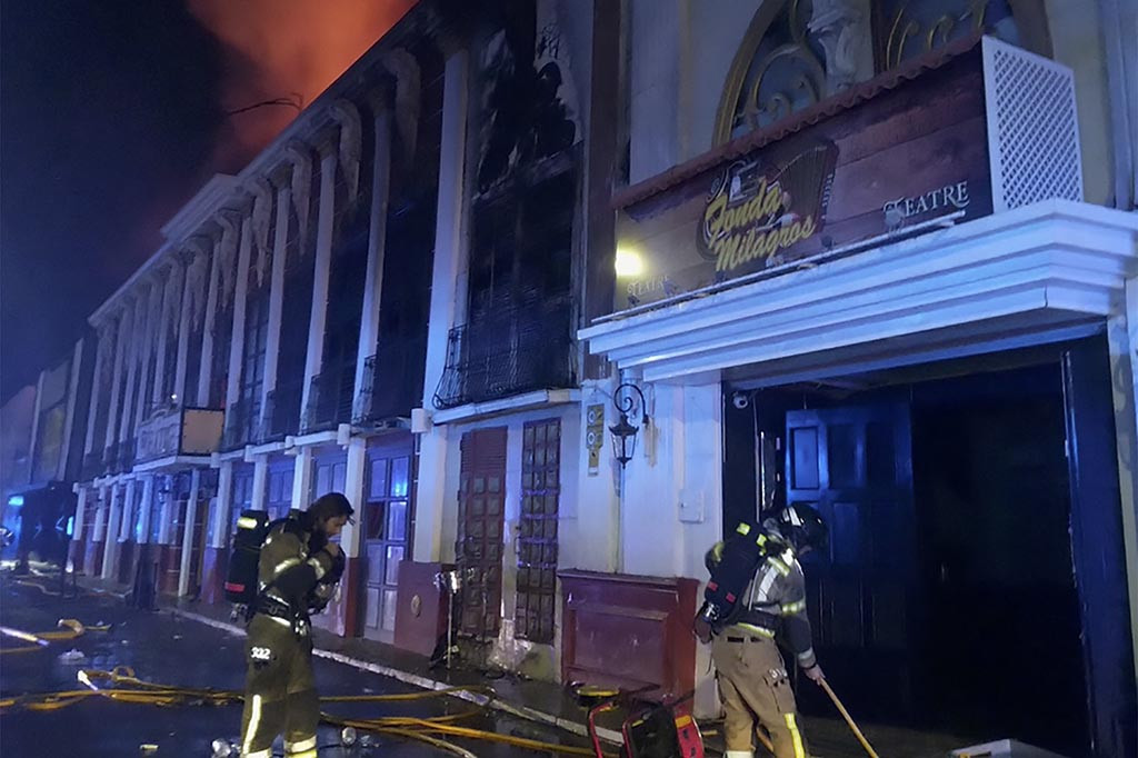 Setidaknya 13 orang tewas dalam kebakaran di sebuah kelab malam Spanyol pada Minggu, 1 Oktober 2023 pagi, kata para pejabat, dan kekhawatiran jumlah korban masih bisa bertambah ketika petugas penyelamat menyaring puing-puing.