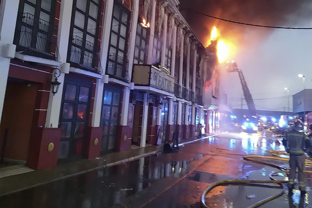 Kebakaran tampaknya terjadi di sebuah gedung yang menampung klub 'Teatre' dan 'Fonda Milagros' di kota Murcia di tenggara Spanyol.