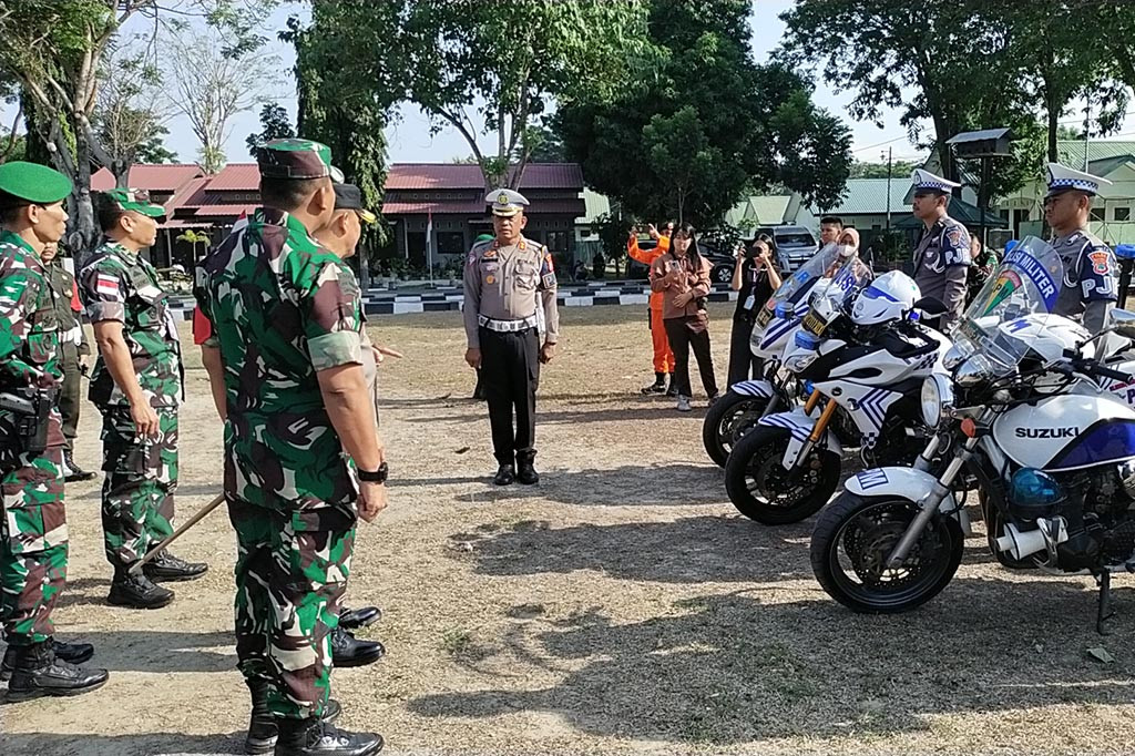 Sebanyak 1.747 personel gabungan terdiri dari 1.005 pasukan TNI, 561 Polri, 181 personel dari unsur Pemerintah Daerah, disiapkan untuk mengamankan kedatangan Wakil Presiden Ma'ruf Amin dalam kunjungan kerjanya di Sulawesi Tengah. Mereka disiapkan dalam apel gelar pasukan yang berlangsung di Lapangan Markas Batalyon Infantri 711/Raksatama, Senin, 2 Oktober 2023.