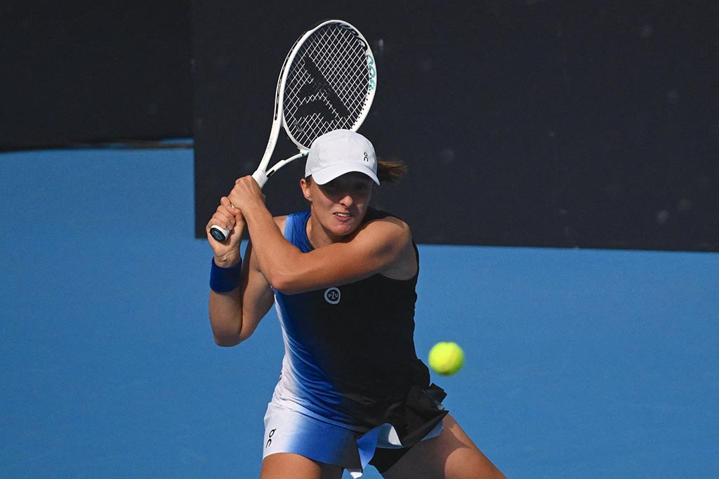 Keduanya lebih konsisten pada set kedua sampai petenis Rusia itu, pada deuce, melakukan dua kesalahan ganda berturut-turut untuk menyerahkan break krusial kepada Humbert.