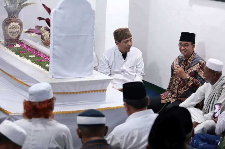 Ulama yang akrab disapa Mbah Son atau Mbah Jimbun itu merupakan guru mursyid alias guru spiritual mantan Presiden Abdurrahman Wahid (Gus Dur) yang berasal dari Kebumen, tepatnya dari Dukuh Jimbun, Desa Giwangretno, Tengok, Kecamatan Sruweng.