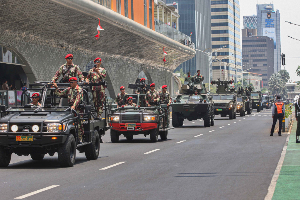 Yang menarik dalam kegiatan ini juga akan menampilkan defile dari ribuan prajurit dan ratusan Alusista, serta demonstrasi Kolone Senapan yang dilakukan oleh 678 personel TNI dari tiga matra yakni Angkatan Darat, Laut dan Udara.