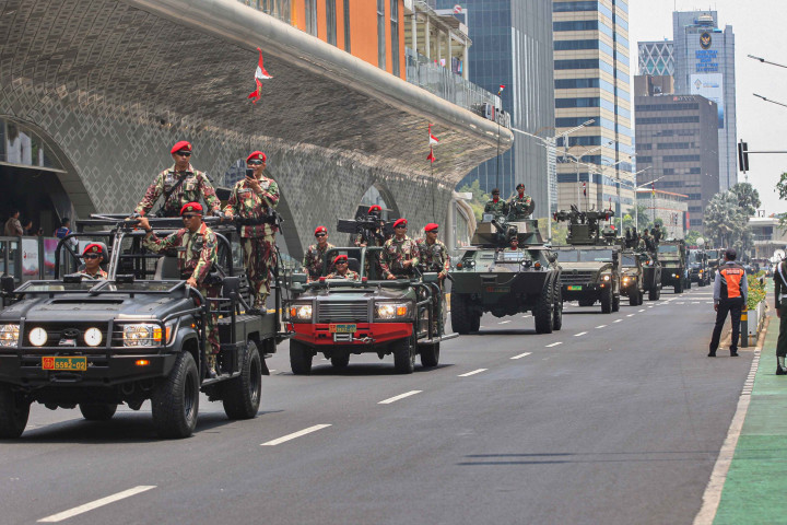 Yang menarik dalam kegiatan ini juga akan menampilkan defile dari ribuan prajurit dan ratusan Alusista, serta demonstrasi Kolone Senapan yang dilakukan oleh 678 personel TNI dari tiga matra yakni Angkatan Darat, Laut dan Udara.