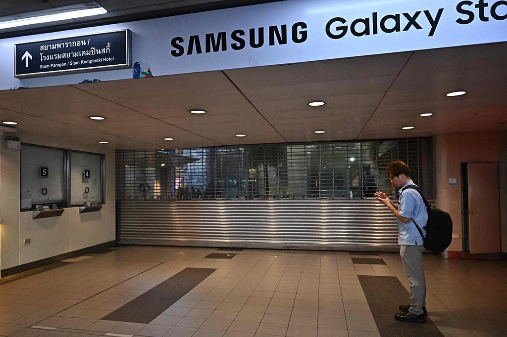 Thailand mempunyai tingkat kepemilikan senjata yang tinggi dan mempunyai sejarah panjang dan penuh kekerasan dalam insiden senjata api, baik skala kecil maupun besar.