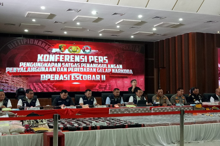 Satgas Penanggulangan Narkoba bentukan Kapolri Jenderal Listyo Sigit Prabowo menyita sejumlah barang bukti narkoba, dalam operasi yang dilakukan sejak 21-30 September 2023. Barang haram itu mulai dari 407.842 gram sabu hingga 48.443 kg narkotika jenis ganja.