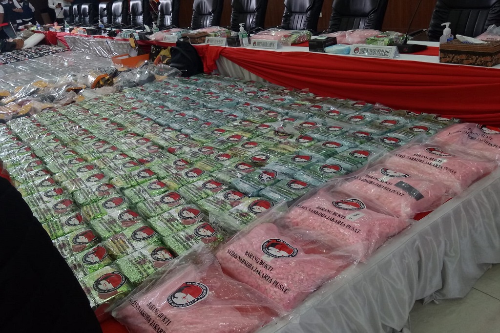 Asep mengatakan terdapat empat kasus menonjol dari pengungkapan kasus ini. Pertama, kasus yang diungkap joint operation Direktorat Narkoba Polda Riau dan Polda Metro Jaya dengan tempat kejadian perkara (TKP) di perairan Wilayah Bengkalis Riau.