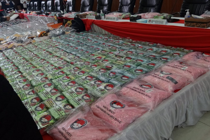 Asep mengatakan terdapat empat kasus menonjol dari pengungkapan kasus ini. Pertama, kasus yang diungkap joint operation Direktorat Narkoba Polda Riau dan Polda Metro Jaya dengan tempat kejadian perkara (TKP) di perairan Wilayah Bengkalis Riau.