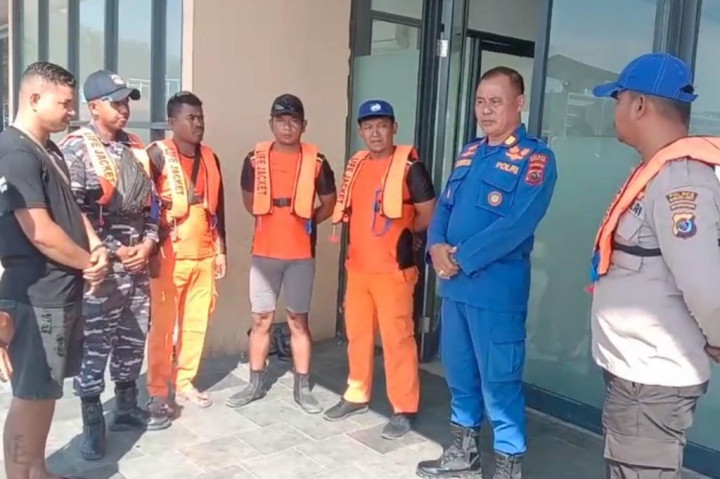 Wisatawan asing asal Tiongkok dikabarkan hilang di Long Beach, Pulau Padar, Taman Nasional Komodo, Nusa Tenggara Timur (NTT), Selasa, 3 Oktober 2023. Korban diketahui menghilang sejak pukul 10.00 pagi waktu setempat, dan hingga kini belum ditemukan.