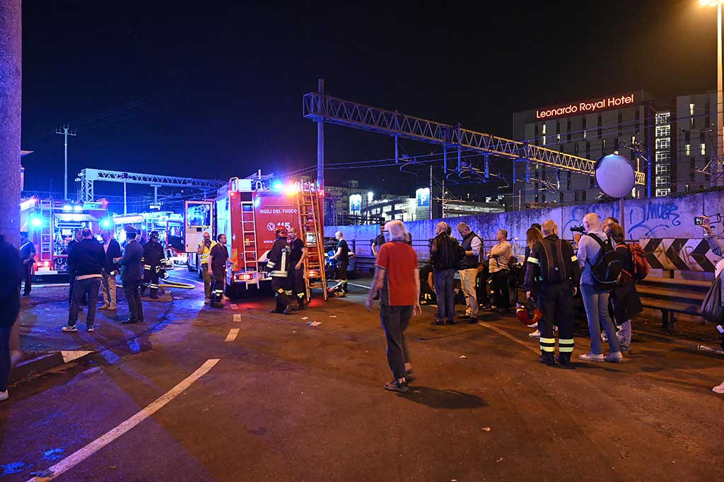 Bus tersebut sedang dalam perjalanan kembali dari pusat bersejarah Venesia ke lokasi perkemahan ketika kecelakaan terjadi sekitar pukul 19.30 (17.30 GMT).