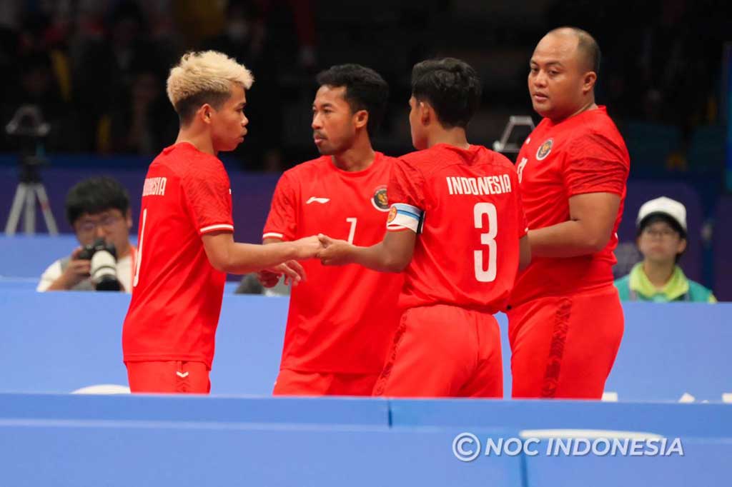 Tim sepak takraw quadrant putra menyumbangkan medali perak Asian Games 2022, setelah kalah 0-2 dari Myanmar pada pertandingan final yang dimainkan di Jinhua Sports Centre Gymnasium, Jinhua, Rabu, 4 Oktober 2023.