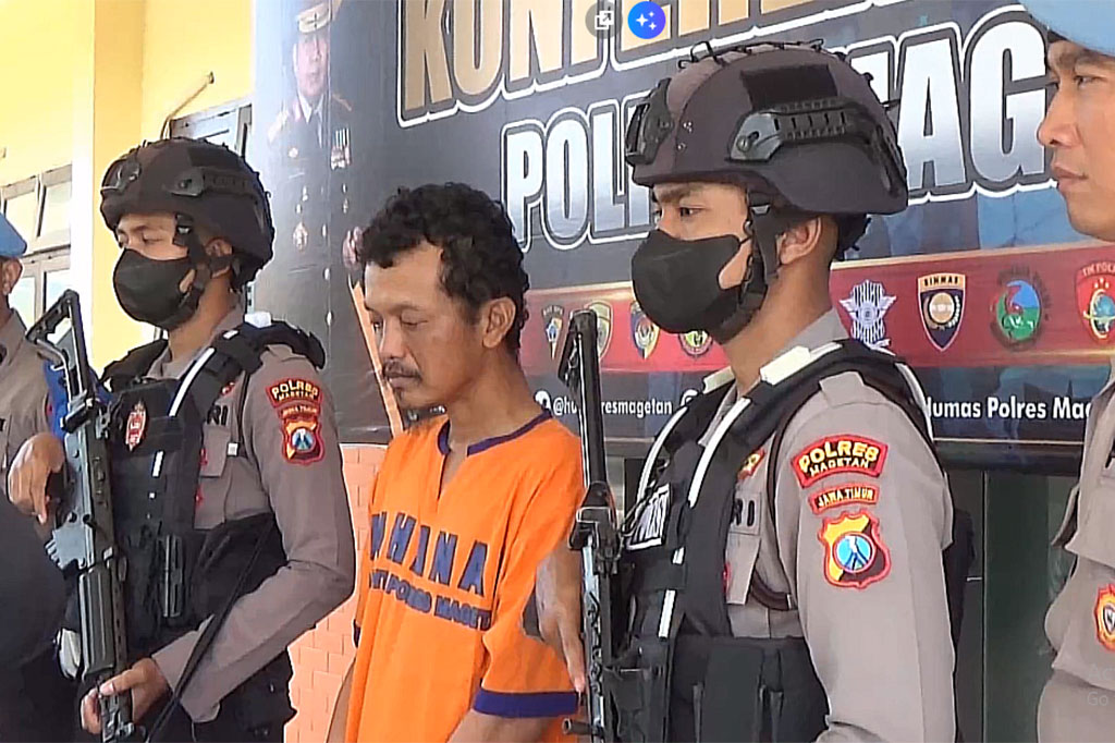 Pelaku, Dedi Sylistiyono, 35, yang sehari-hari berjualan es krim keliling tersebut ditangkap petugas di rumah orang tuanya di Desa Ngujung, Kecamatan Maospati. Pelaku digelandang petugas karena ulah kejinya tega menganiaya anak kandung sendiri hingga gegar otak dan pendarahan di kepala. Bocah tersebut kini harus dirawat di rumah sakit.