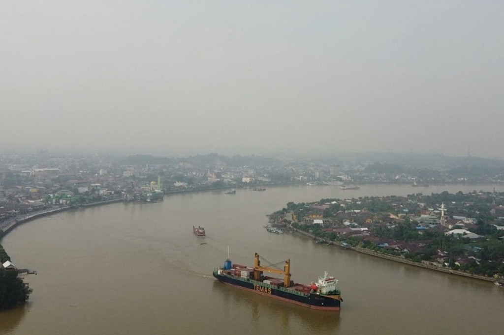 Berdasarkan pantauan dan prakiraan dari Badan Meteorologi Klimatologi dan Geofisika (BMKG) Berau, kabut asap yang menyelimuti Berau sebagian besar merupakan asap kiriman dari wilayah Kalimantan Tengah dan Kalimantan Selatan. Kabut asap kiriman ini sudah masuk ke Berau sejak tanggal 1 Oktober lalu.