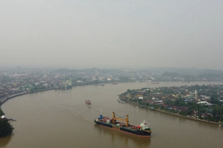 Berdasarkan pantauan dan prakiraan dari Badan Meteorologi Klimatologi dan Geofisika (BMKG) Berau, kabut asap yang menyelimuti Berau sebagian besar merupakan asap kiriman dari wilayah Kalimantan Tengah dan Kalimantan Selatan. Kabut asap kiriman ini sudah masuk ke Berau sejak tanggal 1 Oktober lalu.